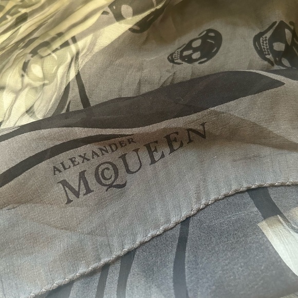 Alexander McQueen Silk Skulls Scarf - Picture 3 of 7
